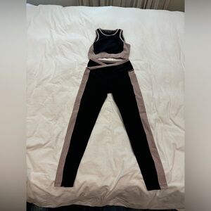 Beyond Yoga leggings and sports bra set, duotone, with pockets